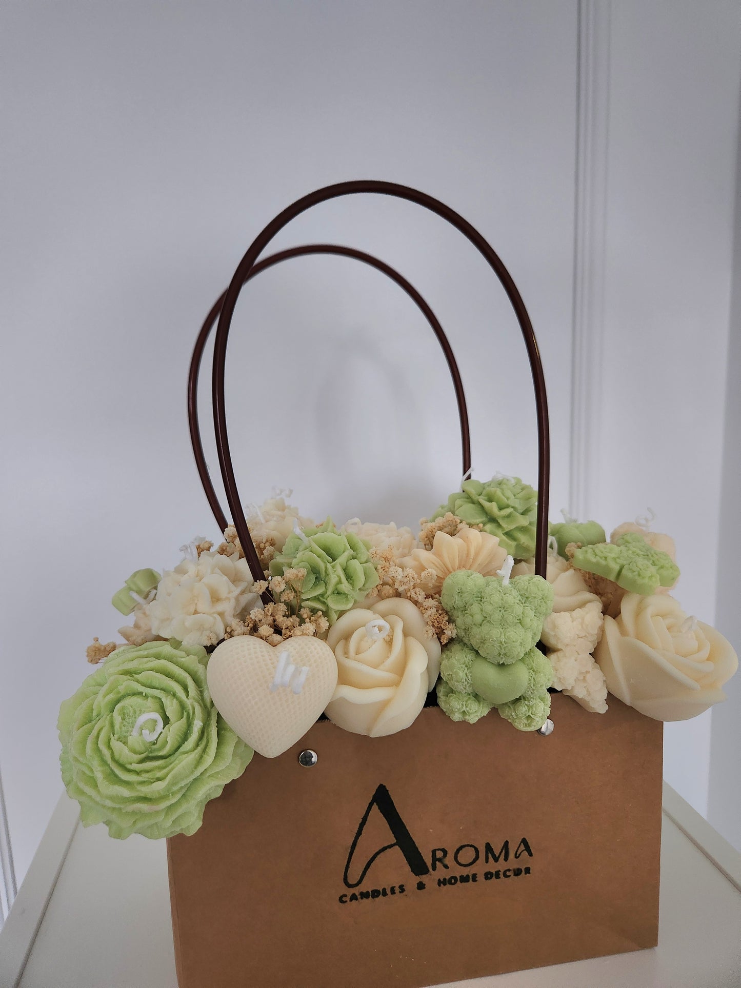 Sac de bougies en arrangement floral