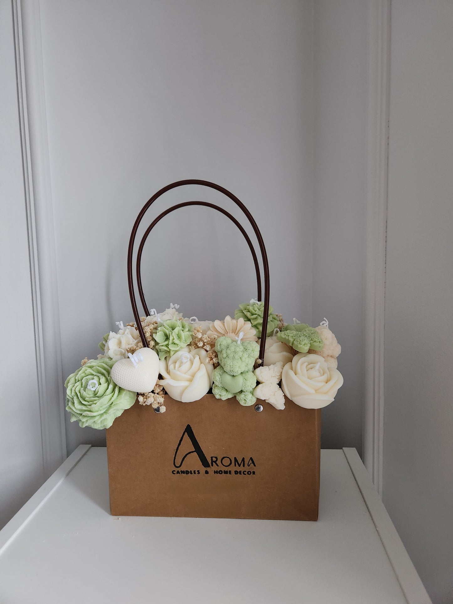 Sac de bougies en arrangement floral