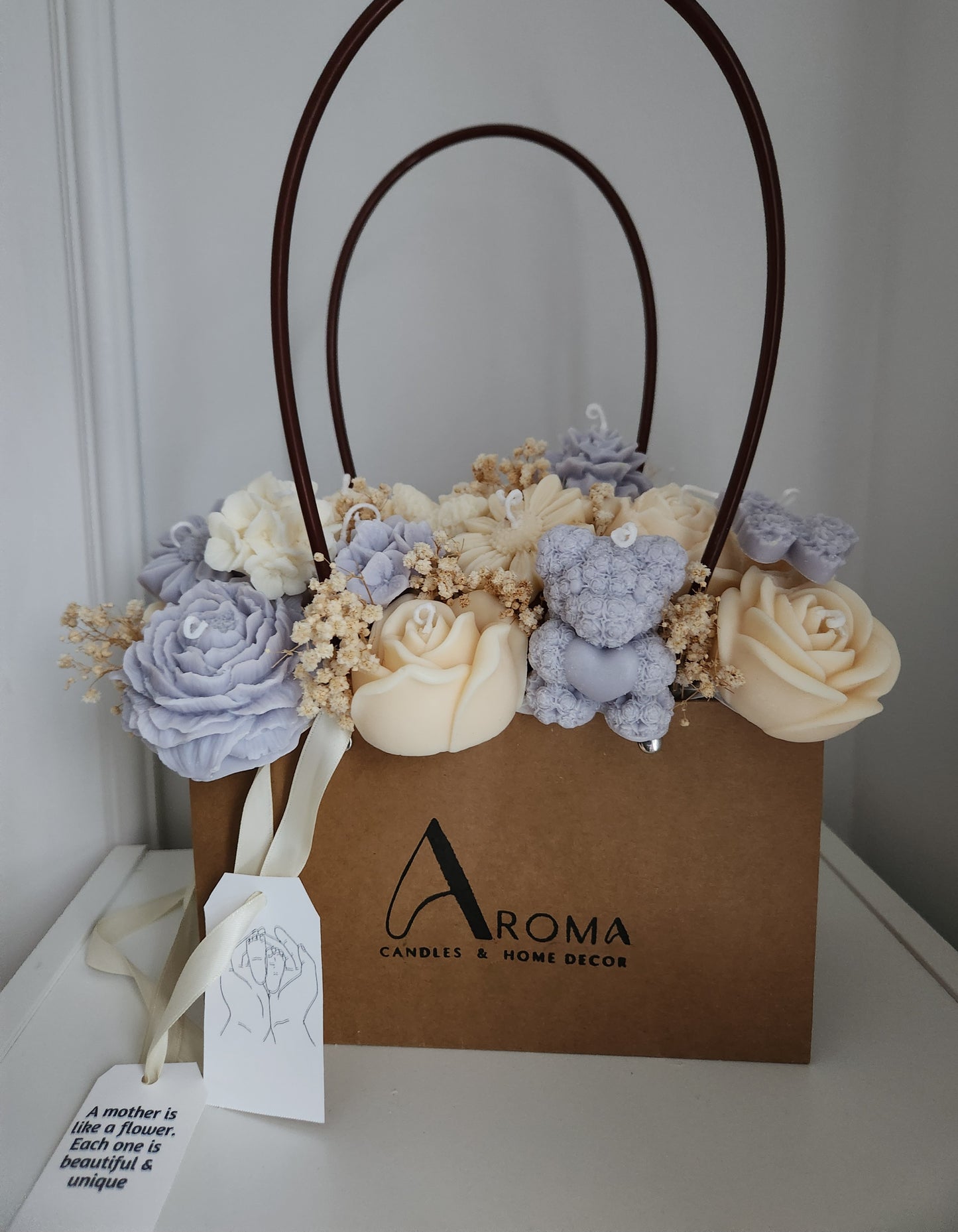 Sac de bougies en arrangement floral